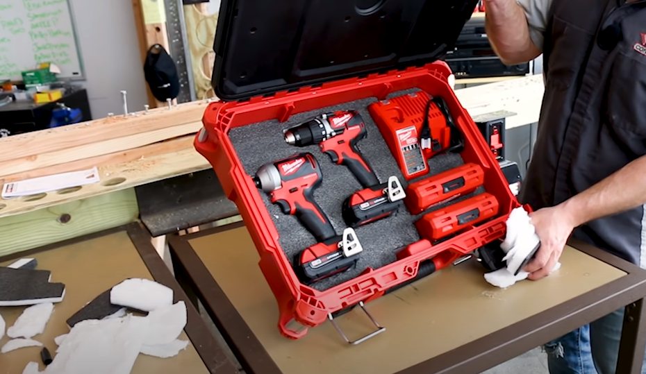 How to organize power tools with batteries